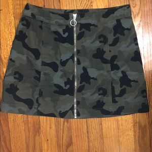 CAMO MINI SKIRT